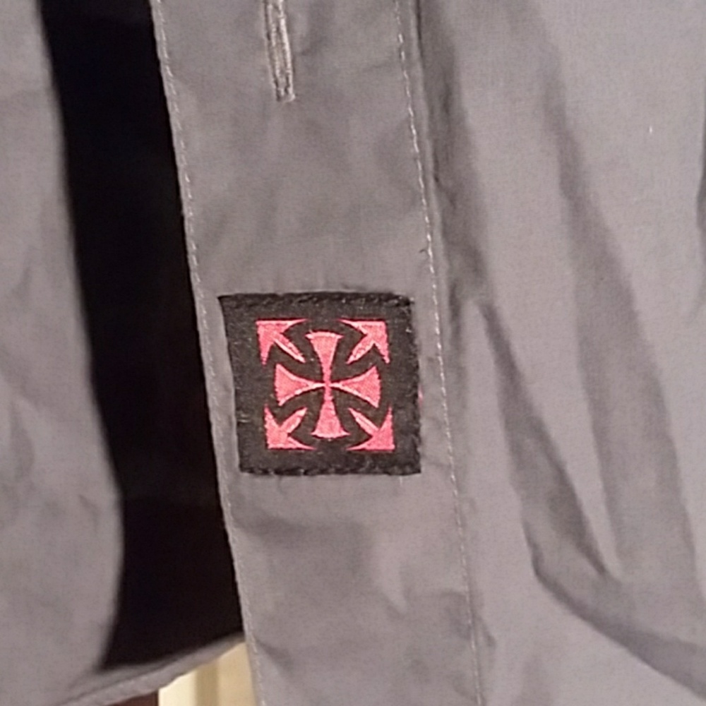Independent button down - Picture 3 of 5
